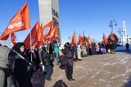 В Тюмени прошёл митинг КПРФ в честь 108-й годовщины Красной Армии