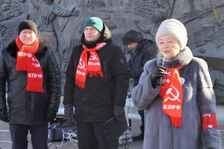 В Тюмени прошёл митинг КПРФ в честь 108-й годовщины Красной Армии