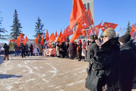 В Тюмени прошёл митинг КПРФ в честь 108-й годовщины Красной Армии