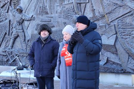 В Тюмени прошёл митинг КПРФ в честь 108-й годовщины Красной Армии