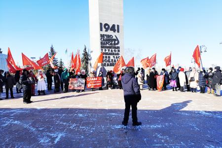 В Тюмени прошёл митинг КПРФ в честь 108-й годовщины Красной Армии