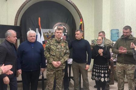 Казбек Тайсаев с насыщенной программой прибыл в Луганск поздравить бойцов с 23 февраля
