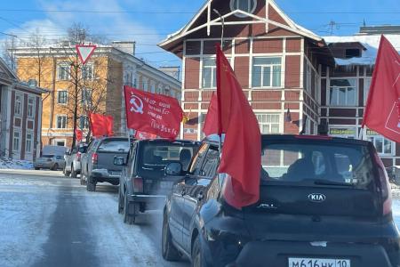 Карелия. В республиканской столице коммунисты провели торжественные мероприятия в честь Дня Советской армии и Военно-морского флота