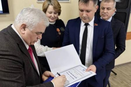 Делегация КПРФ во главе с Казбеком Тайсаевым прибыла в Донецк