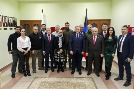 Делегация КПРФ во главе с Казбеком Тайсаевым прибыла в Донецк