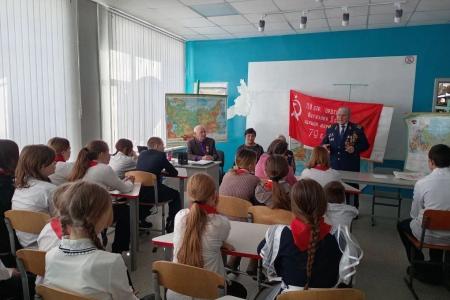 Коммунисты Забайкалья рассказали школьникам села Сивяково о Сталинградской битве