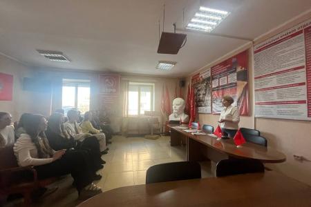 Депутаты-коммунисты Заксобрания Забайкалья обсудили со школьниками законопроекты