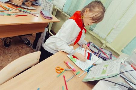От Екатеринбурга до передовой: «Надежда России» передаст бойцам 400 детских писем и иван-чай