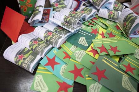 От Екатеринбурга до передовой: «Надежда России» передаст бойцам 400 детских писем и иван-чай