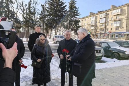 Делегация КПРФ во главе с Казбеком Тайсаевым посетили Луганск