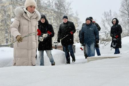 В Республике Коми КПРФ и сторонники партии провели серию памятных акций, посвященных Дню Советской армии и Военно-Морского флота