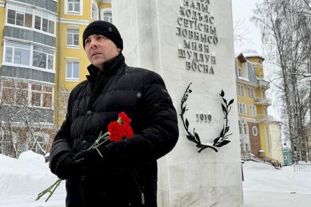 В Республике Коми КПРФ и сторонники партии провели серию памятных акций, посвященных Дню Советской армии и Военно-Морского флота