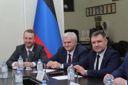 Делегация КПРФ во главе с Казбеком Тайсаевым прибыла в Донецк