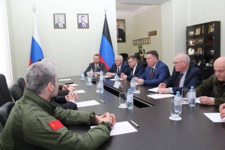 Делегация КПРФ во главе с Казбеком Тайсаевым прибыла в Донецк