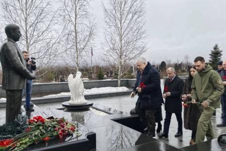 Делегация КПРФ во главе с Казбеком Тайсаевым прибыла в Донецк
