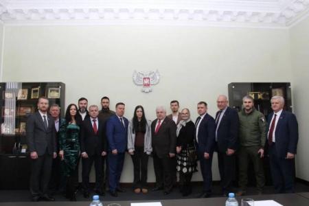 Делегация КПРФ во главе с Казбеком Тайсаевым прибыла в Донецк