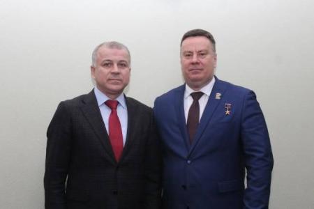Делегация КПРФ во главе с Казбеком Тайсаевым прибыла в Донецк