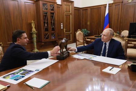 Состоялась встреча Владимира Путина с губернатором Орловской области Андреем Клычковым