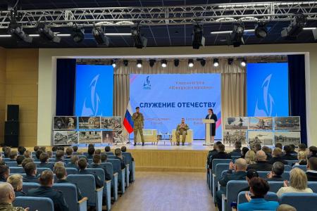 Вологодская область. Сенатор А.М. Гибатдинов провёл в кадетской школе встречу цикла «Сто вопросов взрослому», приуроченную ко Дню защитника Отечества