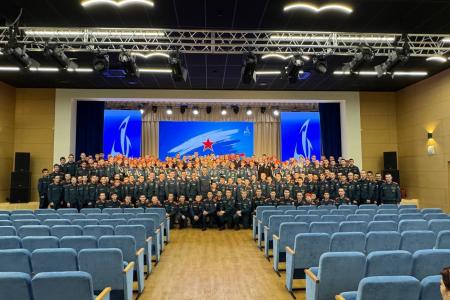 Вологодская область. Сенатор А.М. Гибатдинов провёл в кадетской школе встречу цикла «Сто вопросов взрослому», приуроченную ко Дню защитника Отечества