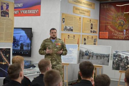 В Ульяновском гвардейском суворовском военном училище состоялся показ фотовыставки «Герои Гостомеля»