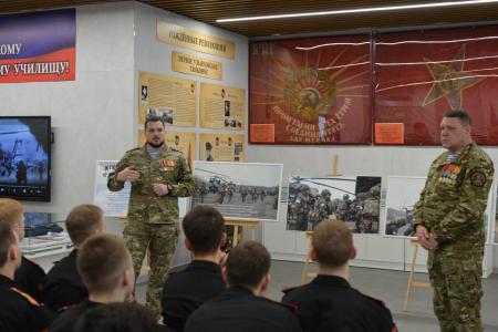 В Ульяновском гвардейском суворовском военном училище состоялся показ фотовыставки «Герои Гостомеля»
