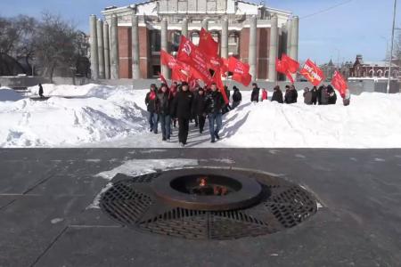 Саратов. Красная Армия всех сильней!