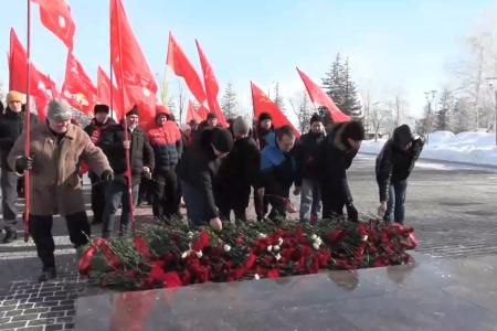 Саратов. Красная Армия всех сильней!