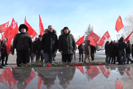 Саратов. Красная Армия всех сильней!
