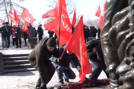 Саратов. Красная Армия всех сильней!