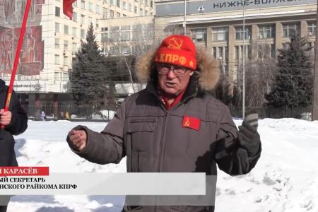 Саратов. Красная Армия всех сильней!