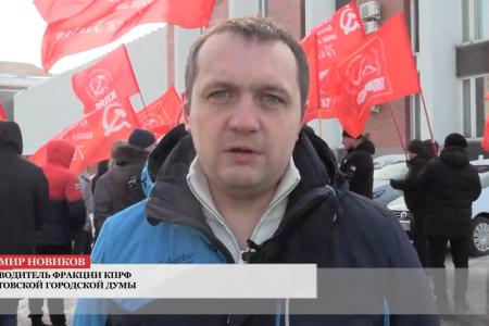 Саратов. Красная Армия всех сильней!