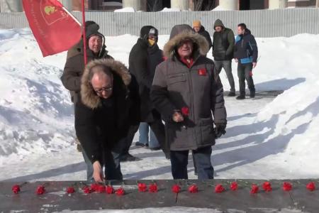 Саратов. Красная Армия всех сильней!