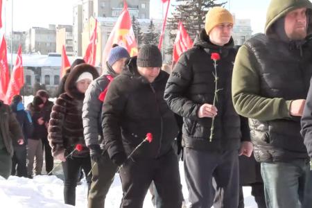 Саратов. Красная Армия всех сильней!