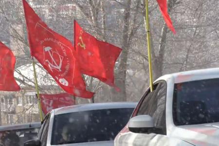 Саратов. Красная Армия всех сильней!