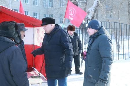 В Омске увеличилось число проходящих еженедельно пикетов в поддержку Народного референдума КПРФ