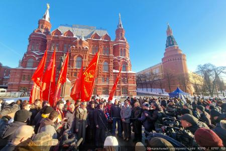 Г.А. Зюганов на митинге 23 февраля в Москве: С Днем нашей великой, любимой, Красной непобедимой армии!