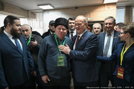 "Пчела и человек". Г.А. Зюганов принял участие в конгрессе пчеловодов в Москве
