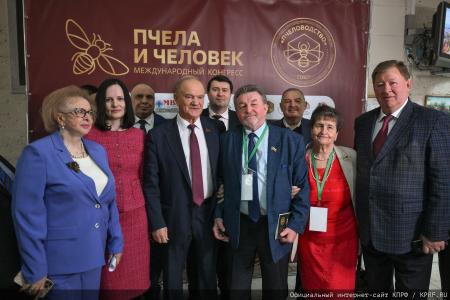 "Пчела и человек". Г.А. Зюганов принял участие в конгрессе пчеловодов в Москве