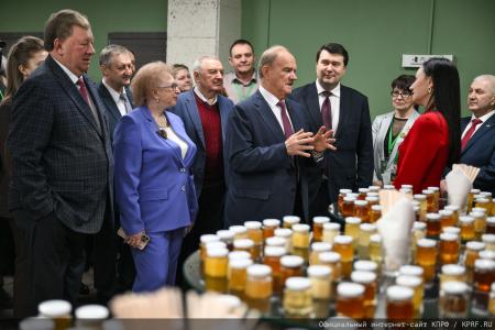 "Пчела и человек". Г.А. Зюганов принял участие в конгрессе пчеловодов в Москве