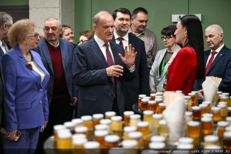 "Пчела и человек". Г.А. Зюганов принял участие в конгрессе пчеловодов в Москве