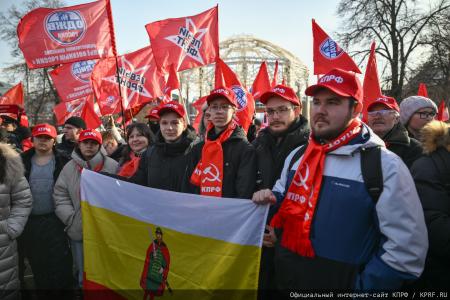 Г.А. Зюганов на митинге 23 февраля в Москве: С Днем нашей великой, любимой, Красной непобедимой армии!