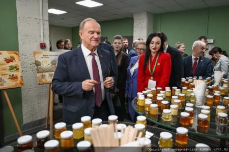 "Пчела и человек". Г.А. Зюганов принял участие в конгрессе пчеловодов в Москве