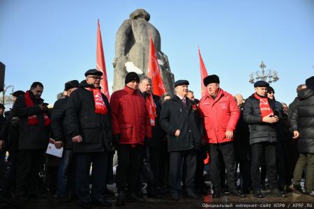 Г.А. Зюганов на митинге 23 февраля в Москве: С Днем нашей великой, любимой, Красной непобедимой армии!