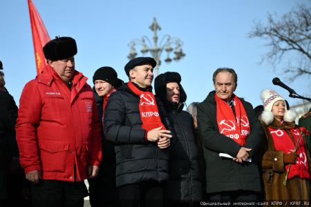Г.А. Зюганов на митинге 23 февраля в Москве: С Днем нашей великой, любимой, Красной непобедимой армии!