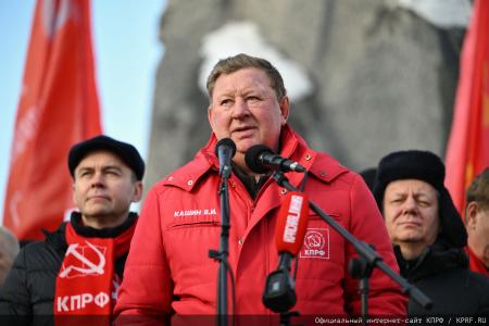 Г.А. Зюганов на митинге 23 февраля в Москве: С Днем нашей великой, любимой, Красной непобедимой армии!