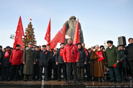 Г.А. Зюганов на митинге 23 февраля в Москве: С Днем нашей великой, любимой, Красной непобедимой армии!