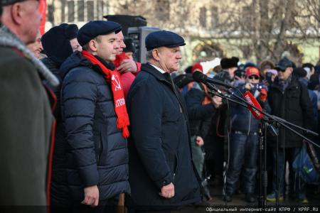 Г.А. Зюганов на митинге 23 февраля в Москве: С Днем нашей великой, любимой, Красной непобедимой армии!