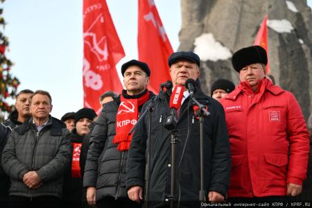 Г.А. Зюганов на митинге 23 февраля в Москве: С Днем нашей великой, любимой, Красной непобедимой армии!
