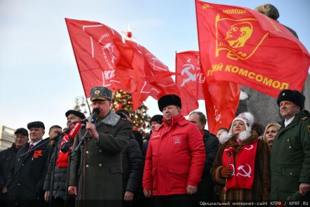 Г.А. Зюганов на митинге 23 февраля в Москве: С Днем нашей великой, любимой, Красной непобедимой армии!